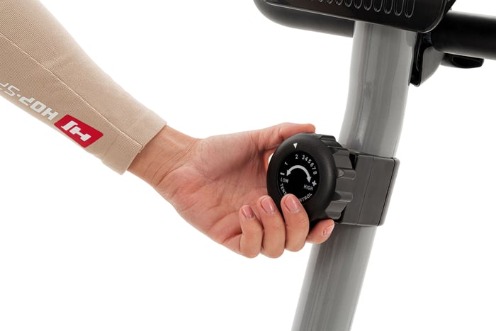 Bicicleta magnética HS-2050H Sonic plateada equipada con ajuste manual de resistencia