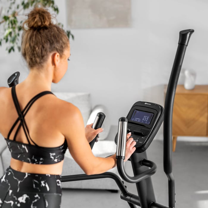 Computadora en el orbitrek eléctrico-magnético HS-095CF Prizm gris ofrece 12 programas de entrenamiento