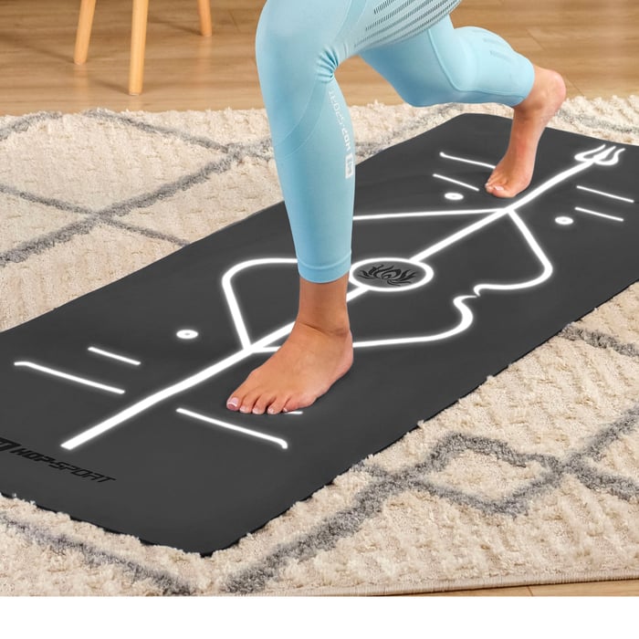 líneas claramente marcadas para realizar asanas impresas en la esterilla de yoga de la marca Hop-Sport