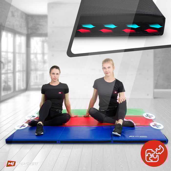 Acercamiento a los velcros que permiten conectar el colchón de gimnasia negro con modelos similares del fabricante Hop-Sport