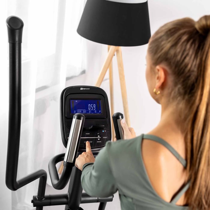 Computadora en el orbitrek eléctrico-magnético HS-095CF Prizm negro ofrece 12 programas de entrenamiento