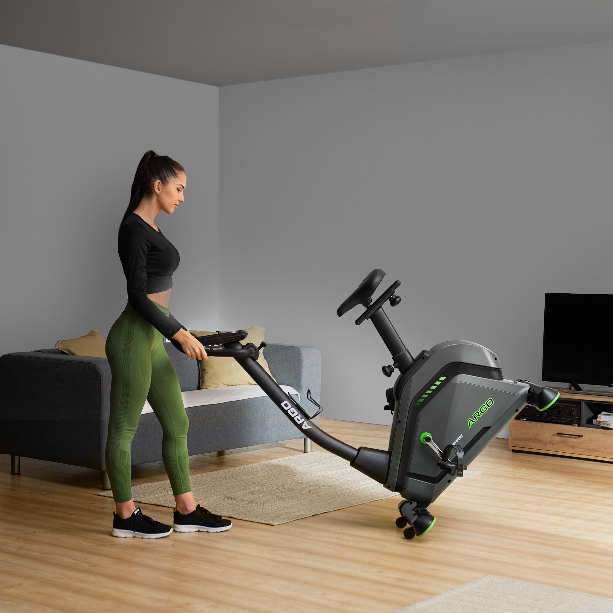 Bicicleta de entrenamiento HS-120H Argo equipada con ruedas de transporte que facilitan el movimiento