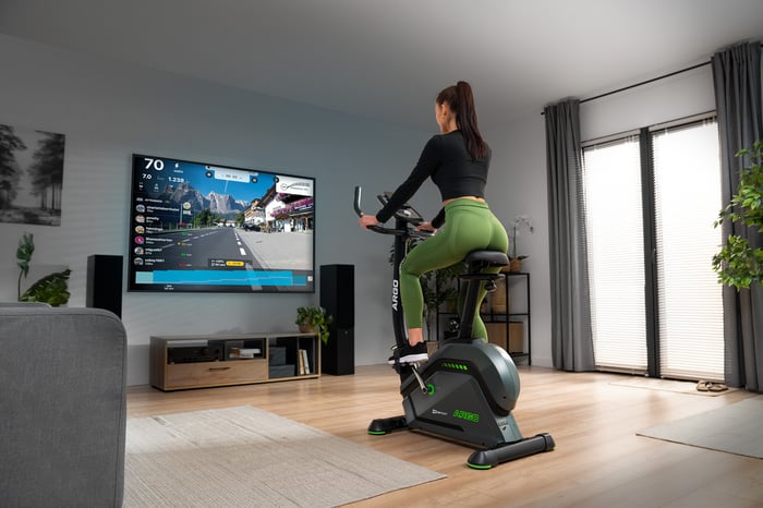 Bicicleta de entrenamiento HS-120H Argo equipada con ordenador con acceso a aplicaciones de entrenamiento interactivas