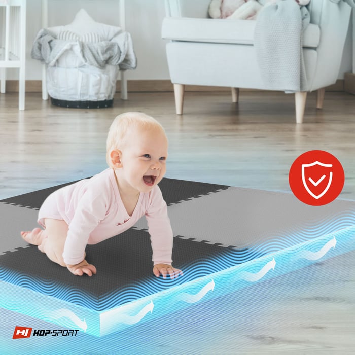 Niño sentado en la esterilla puzzle negro-gris Hop-Sport 2 cm 4 piezas