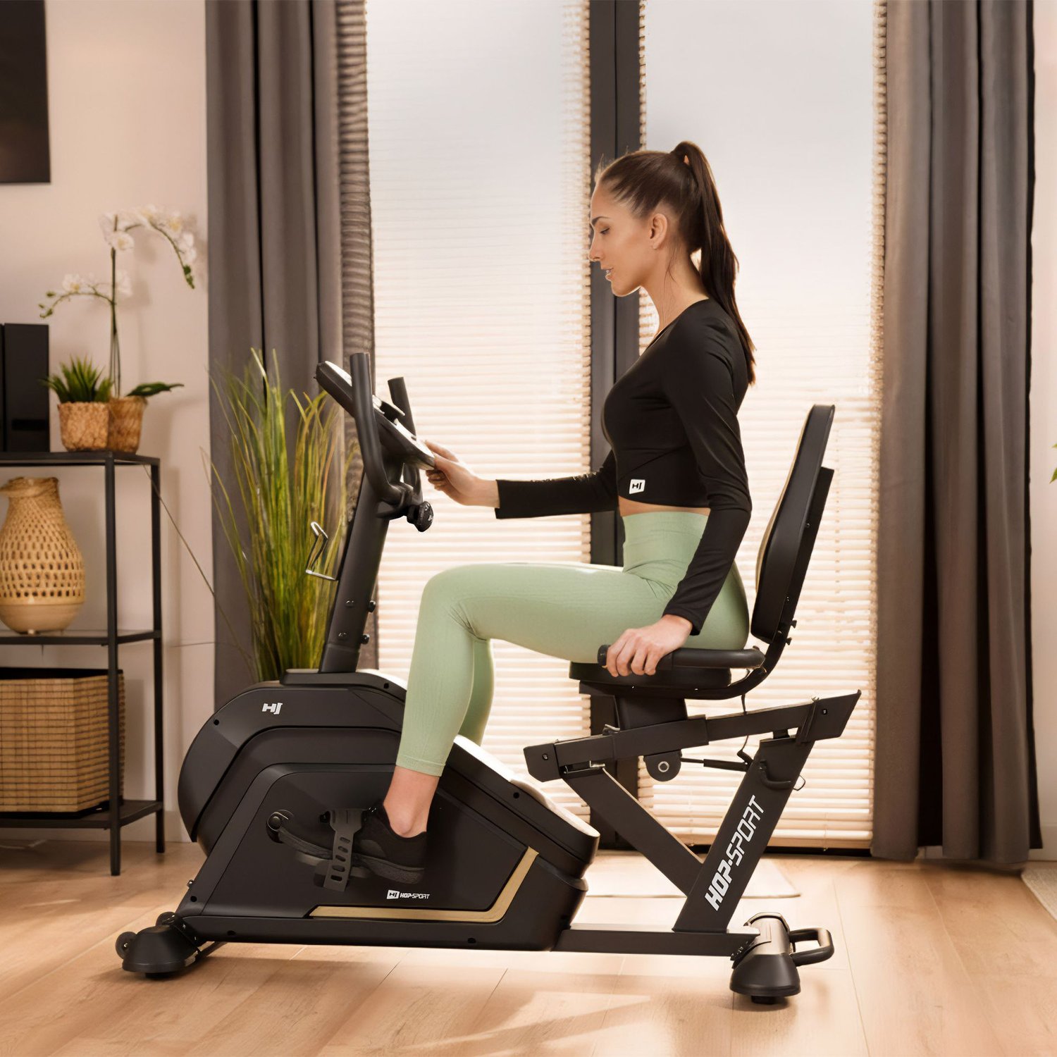 Bicicleta reclinada electromagnética HS-120L Ravel Negra
