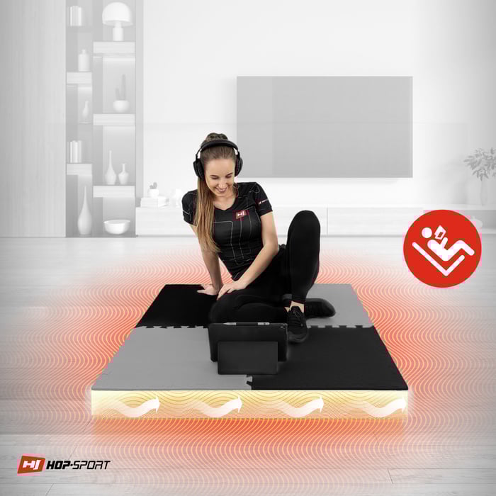 Chica sentada en la esterilla Puzzle negro-gris Hop-Sport 2 cm 4 piezas